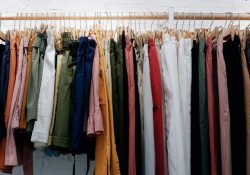 Ako sa starať o oblečenie, aby vám vydržalo čo najdlhšie?