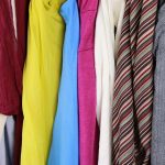 Tipy na spôsoby, ako si vytriediť a usporiadať veci v šatníku